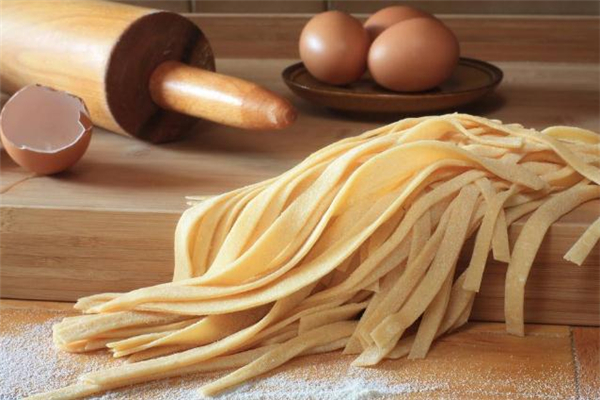 手搟面的做法 手搟面怎么做勁道 手搟面的做法 手搟面怎么做勁道