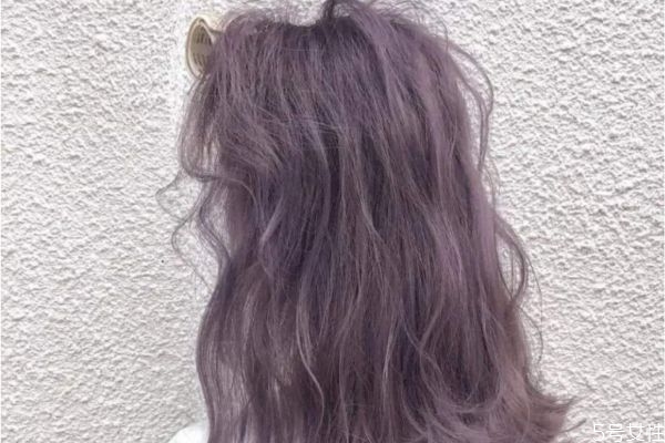 頭發(fā)上色要多長(zhǎng)時(shí)間 發(fā)根多長(zhǎng)時(shí)間能上色 頭發(fā)上色要多長(zhǎng)時(shí)間 發(fā)根多長(zhǎng)時(shí)間能上色