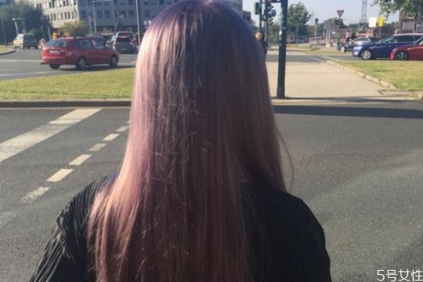 漂染掉色后是什么顏色 頭發(fā)漂了多久能恢復(fù)好 漂染掉色后是什么顏色 頭發(fā)漂了多久能恢復(fù)好