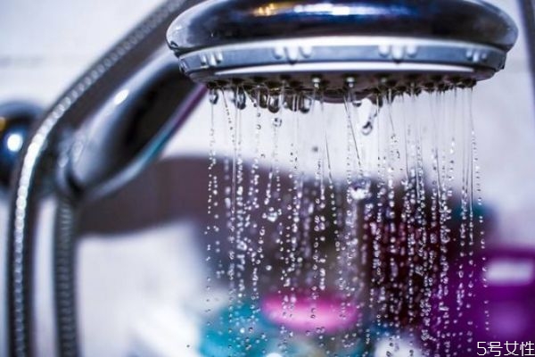 冷水洗澡會(huì)消耗熱量嗎 冷水洗澡消耗多少熱量 冷水洗澡會(huì)消耗熱量嗎 冷水洗澡消耗多少熱量