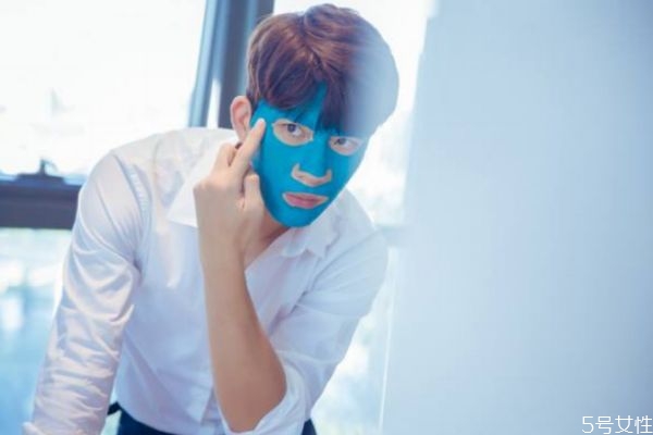 男生敷面膜多久一次 男生多久敷一次面膜 男生敷面膜多久一次 男生多久敷一次面膜