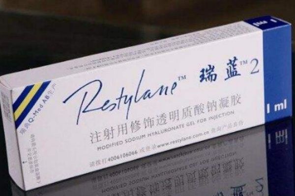 給皮膚補(bǔ)水是打玻尿酸嗎 打玻尿酸皮膚會(huì)變好嗎