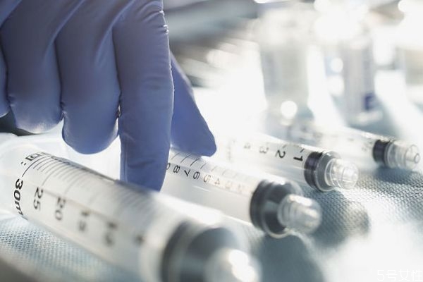 什么年齡的人適合打玻尿酸 一直打玻尿酸對面部有害嗎 什么年齡的人適合打玻尿酸 一直打玻尿酸對面部有害嗎