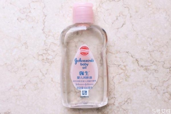 潤膚油和潤膚露的區(qū)別 潤膚油和潤膚露的不同 潤膚油和潤膚露的區(qū)別 潤膚油和潤膚露的不同