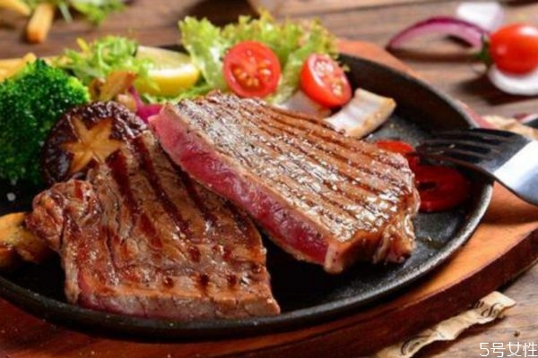 冰凍牛排怎么煎 冰凍牛排的做法