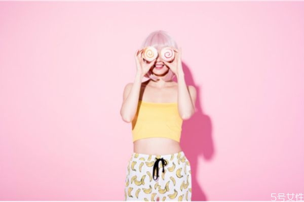 假發(fā)天天戴要多久洗一次 假發(fā)的護(hù)理要點(diǎn) 假發(fā)天天戴要多久洗一次 假發(fā)的護(hù)理要點(diǎn)