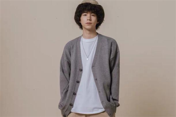 日系針織開(kāi)衫怎么搭配 日系針織開(kāi)衫搭配圖片