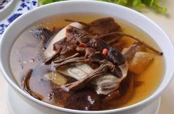 茶樹菇燉雞湯的做法 茶樹菇燉雞湯的營養(yǎng)價值 茶樹菇燉雞湯的做法 茶樹菇燉雞湯的營養(yǎng)價值