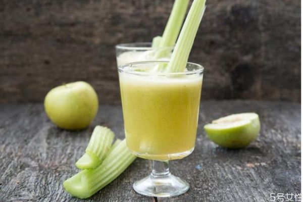 喝芹菜汁的好處有什么 喝芹菜汁的功效有什么 喝芹菜汁的好處有什么 喝芹菜汁的功效有什么