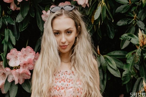 背叛婚姻女人還可以回頭嗎 為什么女人背叛婚姻會(huì)不回頭 背叛婚姻女人還可以回頭嗎 為什么女人背叛婚姻會(huì)不回頭