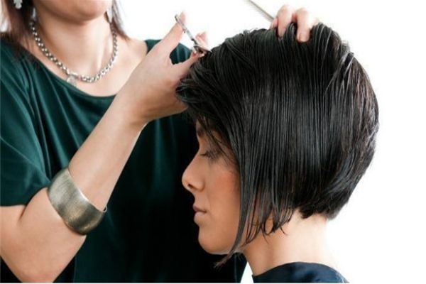 頭發(fā)打薄長(zhǎng)出來會(huì)怎樣 頭發(fā)打薄的方法 頭發(fā)打薄長(zhǎng)出來會(huì)怎樣 頭發(fā)打薄的方法