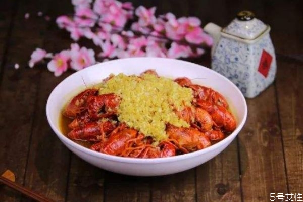 蒜蓉小龍蝦怎么做 蒜蓉小龍蝦正宗做法 蒜蓉小龍蝦怎么做 蒜蓉小龍蝦正宗做法