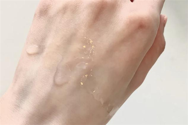 蘭蔻極光水和粉水哪個(gè)好 蘭蔻極光水和粉水可以一起用嗎 蘭蔻極光水和粉水哪個(gè)好 蘭蔻極光水和粉水可以一起用嗎