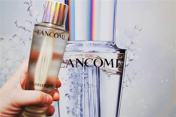 蘭蔻極光水可以濕敷嗎 蘭蔻極光水油膩嗎 蘭蔻極光水可以濕敷嗎 蘭蔻極光水油膩嗎