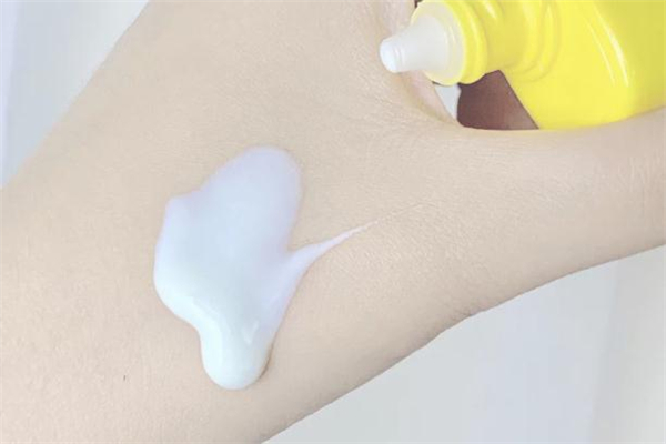 珀萊雅帆船防曬霜需要卸妝嗎 珀萊雅帆船防曬霜是物理防曬嗎 珀萊雅帆船防曬霜需要卸妝嗎 珀萊雅帆船防曬霜是物理防曬嗎