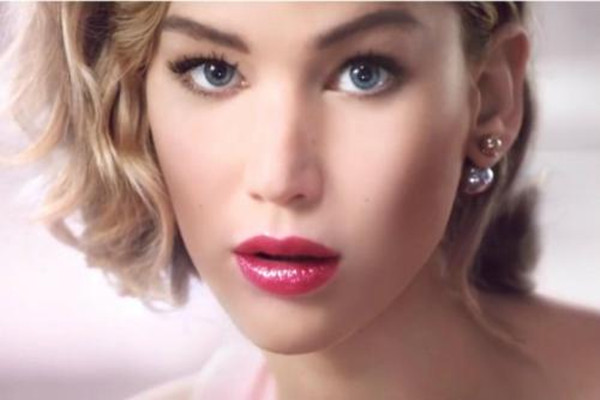 涂口紅后嘴巴起皮怎么辦 怎么預(yù)防涂口紅后嘴巴起皮 涂口紅后嘴巴起皮怎么辦 怎么預(yù)防涂口紅后嘴巴起皮