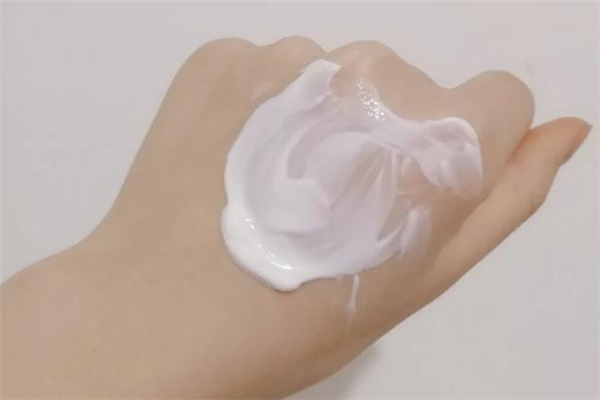 美康粉黛防曬霜有隔離效果嗎 美康粉黛防曬霜適合膚質(zhì) 美康粉黛防曬霜有隔離效果嗎 美康粉黛防曬霜適合膚質(zhì)