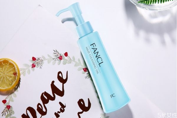 正確卸妝你需注意什么 卸妝要用專門卸妝的產品 正確卸妝你需注意什么 卸妝要用專門卸妝的產品