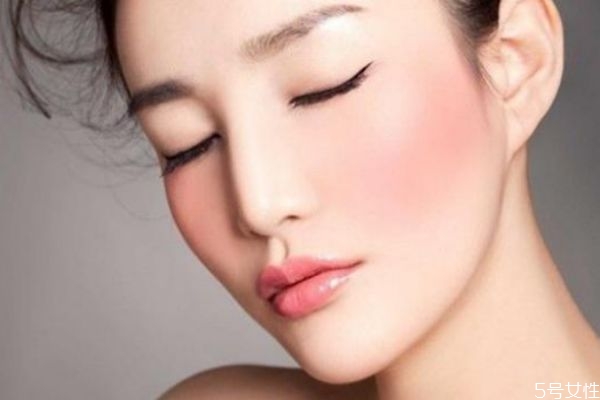 皮膚粗糙毛孔大是什么原因 皮膚毛孔粗糙怎么辦 皮膚粗糙毛孔大是什么原因 皮膚毛孔粗糙怎么辦