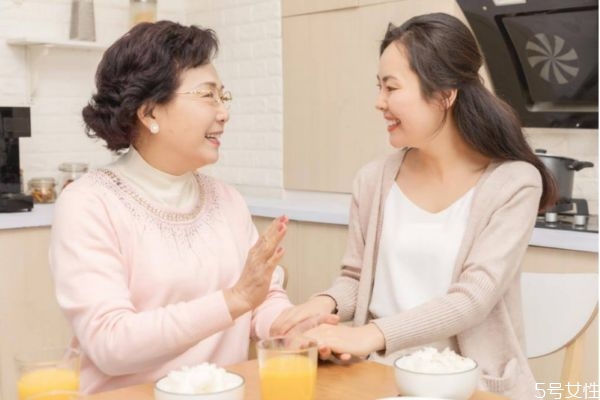 再婚家庭怎么處理婆媳關(guān)系 再婚家庭處理婆媳關(guān)系的方法 再婚家庭怎么處理婆媳關(guān)系 再婚家庭處理婆媳關(guān)系的方法