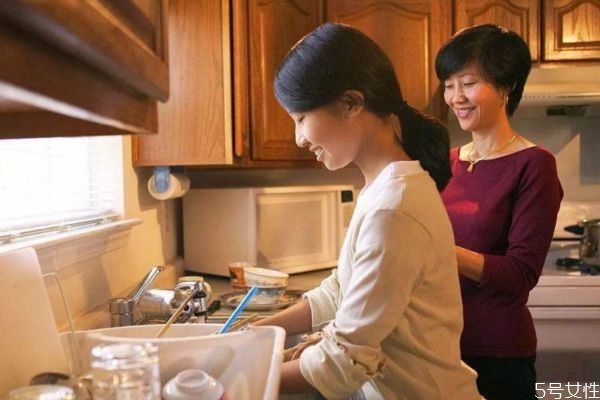 再婚家庭怎么處理婆媳關(guān)系 再婚家庭處理婆媳關(guān)系的方法 再婚家庭怎么處理婆媳關(guān)系 再婚家庭處理婆媳關(guān)系的方法