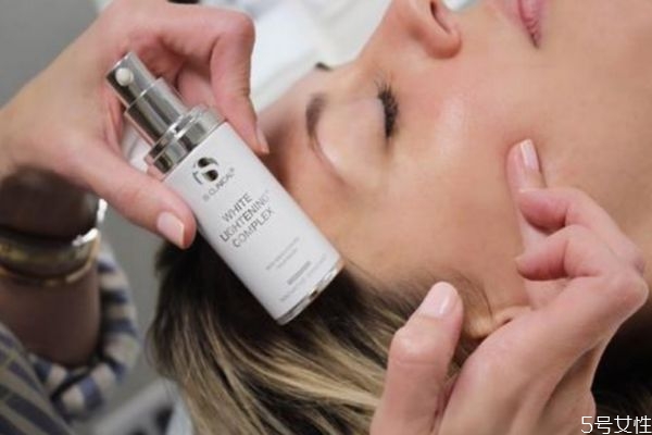 角鯊?fù)榈淖o(hù)膚作用有什么 什么是角鯊?fù)榈淖o(hù)膚作用 角鯊?fù)榈淖o(hù)膚作用有什么 什么是角鯊?fù)榈淖o(hù)膚作用