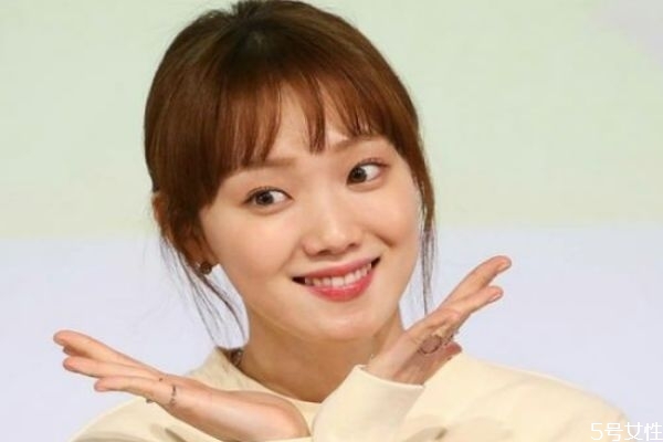 混合性皮膚的特點(diǎn)是什么 混合性皮膚常見(jiàn)護(hù)理誤區(qū) 混合性皮膚的特點(diǎn)是什么 混合性皮膚常見(jiàn)護(hù)理誤區(qū)