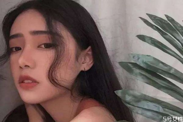 染黑發(fā)后越洗越黃嗎 染黑發(fā)對(duì)身體有害嗎 染黑發(fā)后越洗越黃嗎 染黑發(fā)對(duì)身體有害嗎