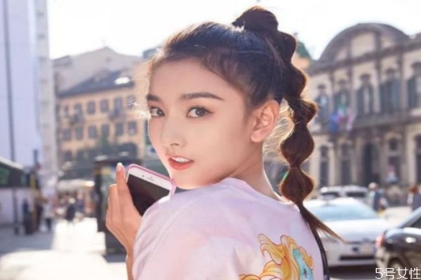 夏天頭發(fā)怎么扎簡(jiǎn)單又涼快 夏天頭發(fā)怎么扎起來好看