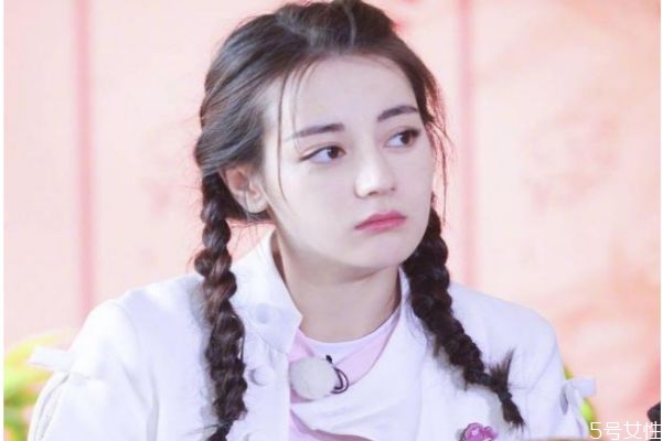 夏天頭發(fā)怎么扎簡(jiǎn)單又涼快 夏天頭發(fā)怎么扎起來好看