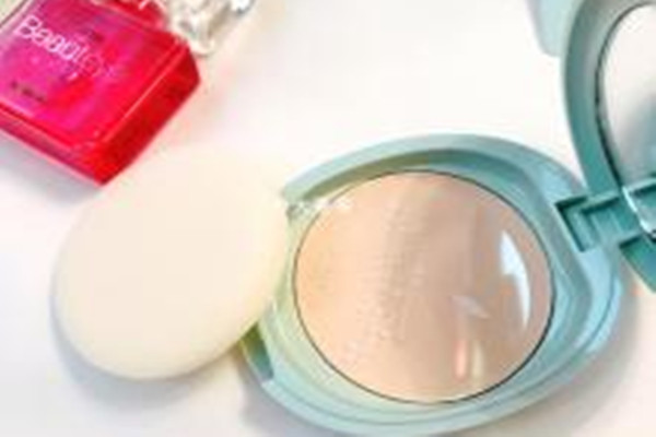 資生堂neuve惹我控油粉餅適合什么膚質 資生堂控油粉餅好用嗎