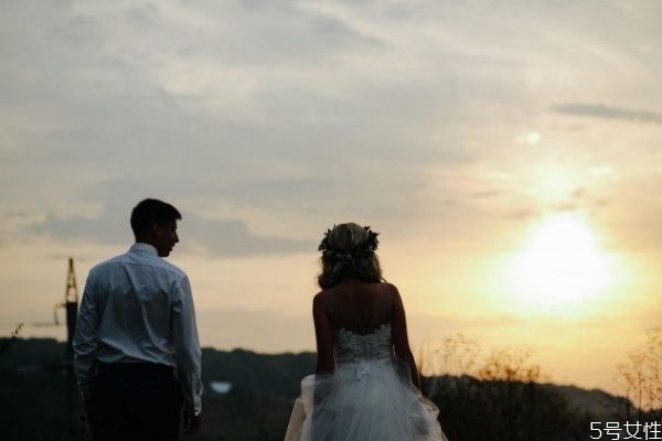 該怎么對付老公的冷落 怎么樣故意冷落男人讓他更愛你 該怎么對付老公的冷落 怎么樣故意冷落男人讓他更愛你