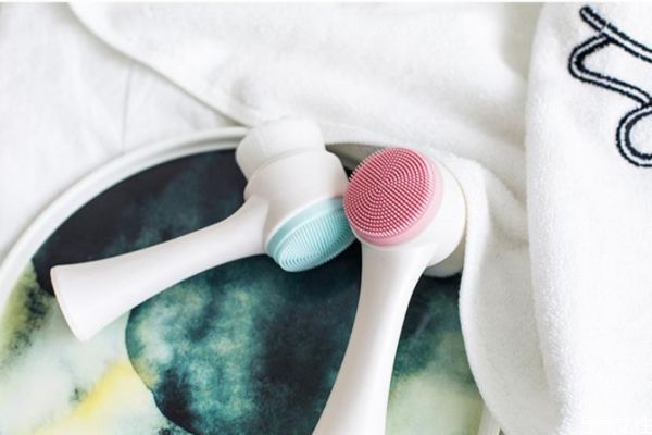 雙頭潔面刷怎么用 潔面刷的使用方法 雙頭潔面刷怎么用 潔面刷的使用方法