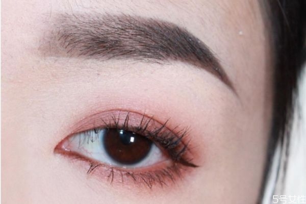 不畫眼線可以畫眼影嗎 日常妝有必要畫眼線嗎 不畫眼線可以畫眼影嗎 日常妝有必要畫眼線嗎