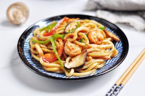 海鮮炒烏冬面怎么做好吃 海鮮炒烏冬面的做法 海鮮炒烏冬面怎么做好吃 海鮮炒烏冬面的做法