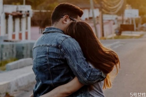 吵架后哄媳婦的暖心話 讓你輕松戳中她的淚點(diǎn) 吵架后哄媳婦的暖心話 讓你輕松戳中她的淚點(diǎn)