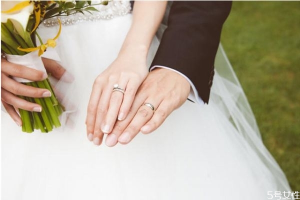 快結(jié)婚了發(fā)現(xiàn)男友出軌怎么辦 婚前的背叛該不該原諒 快結(jié)婚了發(fā)現(xiàn)男友出軌怎么辦 婚前的背叛該不該原諒