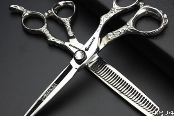 短劉海和長(zhǎng)劉海分別適合什么人 這幾類(lèi)女生不適合有劉海