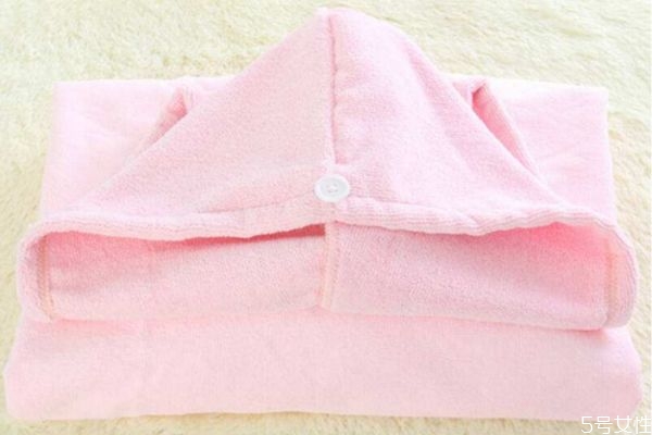 用干發(fā)帽的壞處 干發(fā)帽包頭發(fā)的危害 用干發(fā)帽的壞處 干發(fā)帽包頭發(fā)的危害