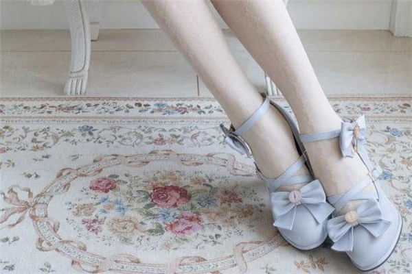 洛麗塔的鞋子叫什么 洛麗塔的鞋子怎么穿 洛麗塔的鞋子叫什么 洛麗塔的鞋子怎么穿