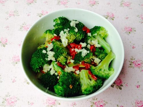 涼拌西蘭花怎么做好吃 涼拌西蘭花的做法 涼拌西蘭花怎么做好吃 涼拌西蘭花的做法