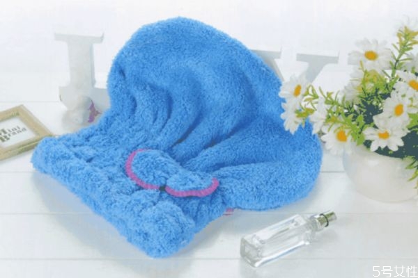 用干發(fā)帽的壞處 干發(fā)帽包頭發(fā)的危害 用干發(fā)帽的壞處 干發(fā)帽包頭發(fā)的危害