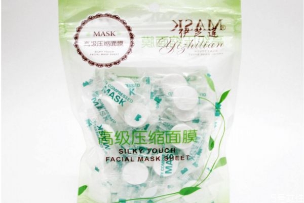 壓縮面膜用什么泡好美白補(bǔ)水 怎么避免壓縮面膜的危害 壓縮面膜用什么泡好美白補(bǔ)水 怎么避免壓縮面膜的危害
