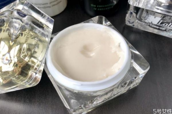 凍膜和睡眠面膜哪個好 凍膜和泥膜的區(qū)別 凍膜和睡眠面膜哪個好 凍膜和泥膜的區(qū)別