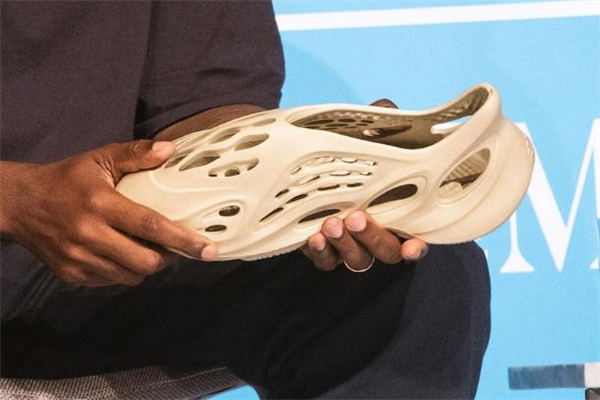 yeezy洞洞鞋多少錢(qián) yeezy涼鞋是真的嗎