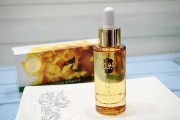 相宜本草山茶花煥活精萃油的功效 相宜本草山茶花煥活精萃油好用嗎