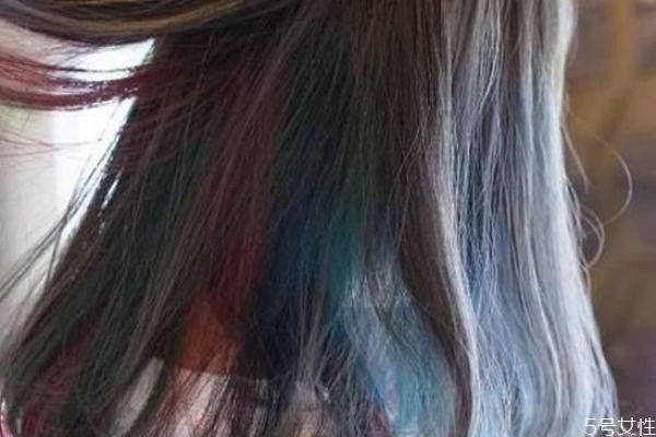 頭發(fā)染黑色會掉色嗎 染黑色頭發(fā)多久可以染別的顏色 頭發(fā)染黑色會掉色嗎 染黑色頭發(fā)多久可以染別的顏色