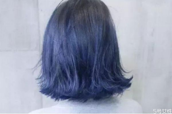 頭發(fā)染黑色會掉色嗎 染黑色頭發(fā)多久可以染別的顏色 頭發(fā)染黑色會掉色嗎 染黑色頭發(fā)多久可以染別的顏色