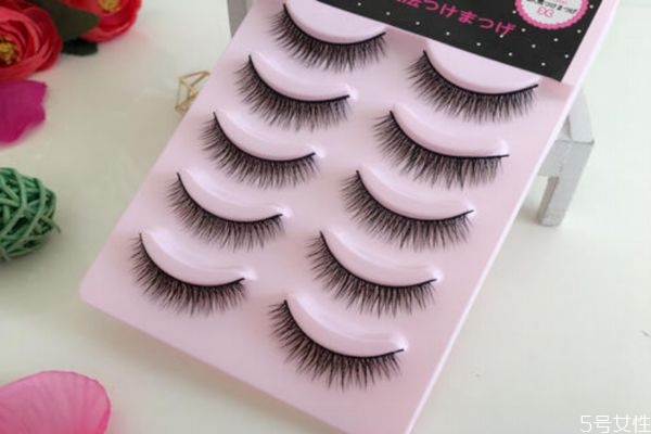 新手怎么買(mǎi)假睫毛 幾步快學(xué)貼假睫毛 新手怎么買(mǎi)假睫毛 幾步快學(xué)貼假睫毛