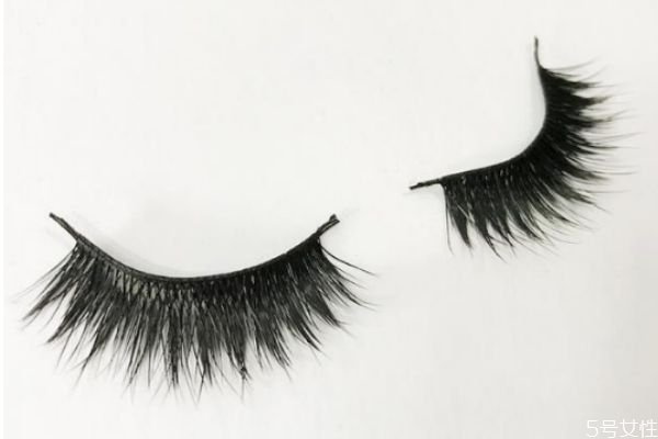 怎么快速貼好假睫毛 假睫毛可以一直貼著嗎 怎么快速貼好假睫毛 假睫毛可以一直貼著嗎